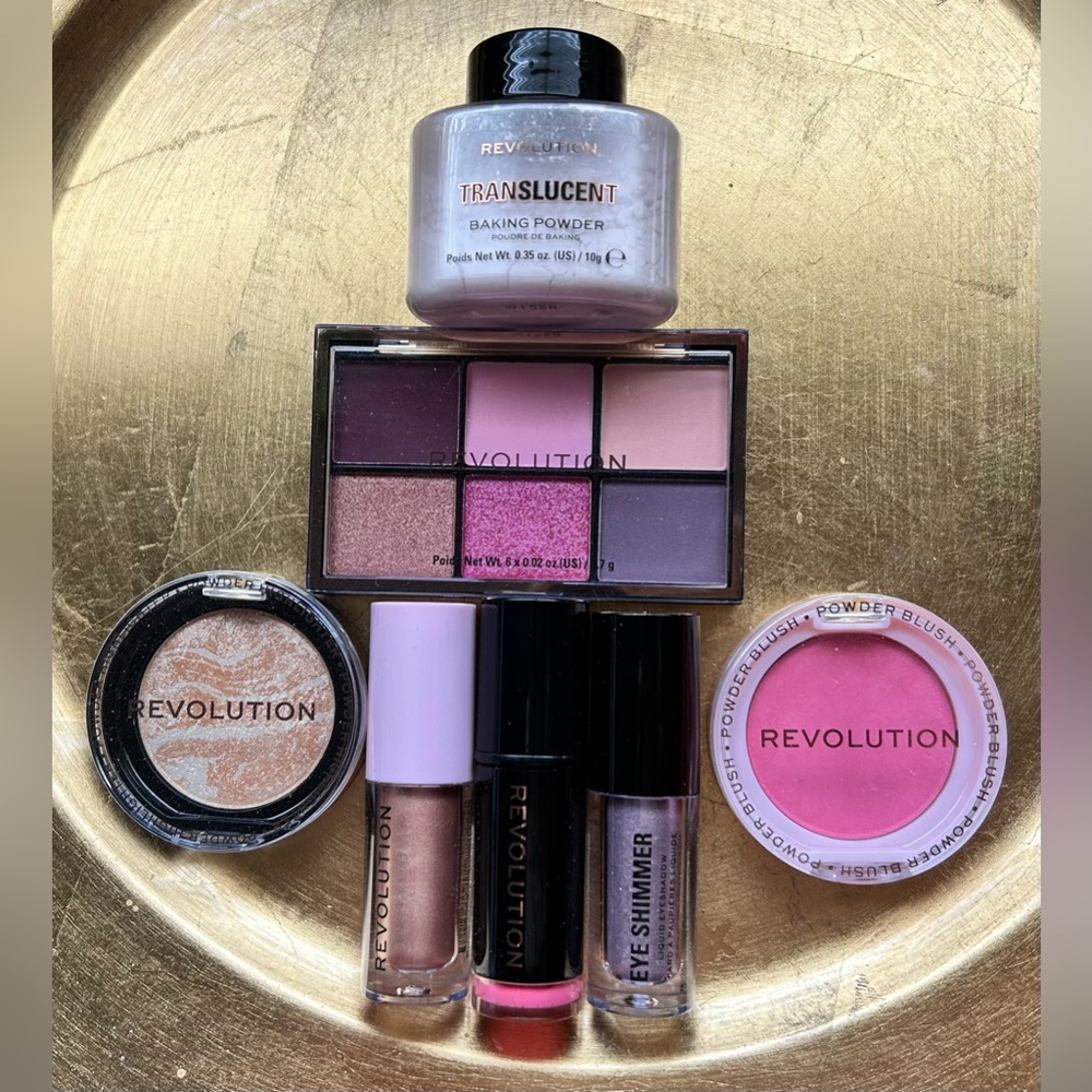 ✨✨ Revolution Makeup 7 Piece Bundle ✨✨